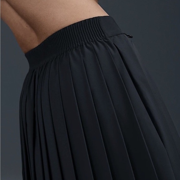 NEW Nike 24.7 PerfectStretch Women Dri Fit Pleated Skirt HQ8153-010 $160 - Picture 3 of 4